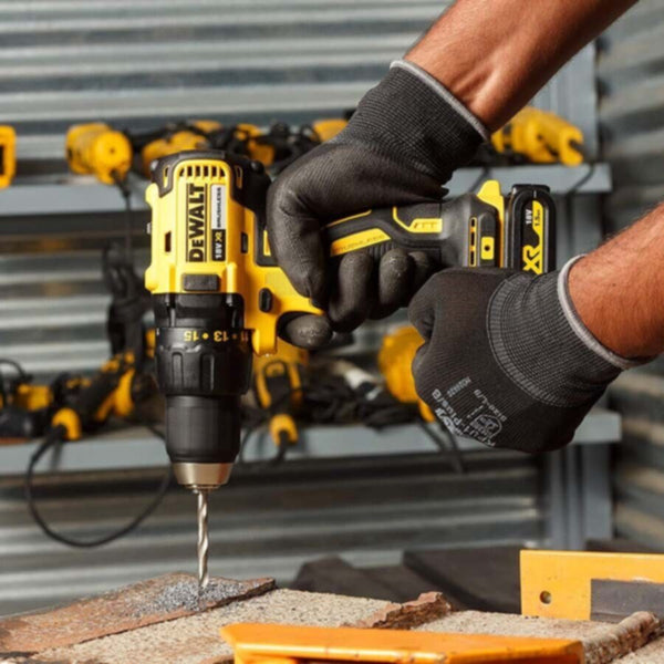DEWALT | 18V Brushless Drill Driver 2 Battery 1.5 Ah + charger + Kit Box | DCD777S2-GB