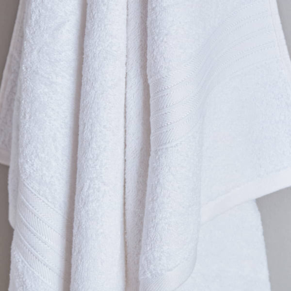 HOMEBOX | Essential Carded Bath Towel - 70x140 cm | 165409192
