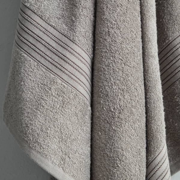 HOMEBOX | Essential Carded Bath Towel - 70x140 cm | 165409196