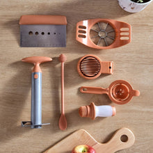 HOMEBOX | Avon Silicone Basting Dispensing Brush - 12.7 cm | 165848729