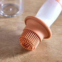 HOMEBOX | Avon Silicone Basting Dispensing Brush - 12.7 cm | 165848729