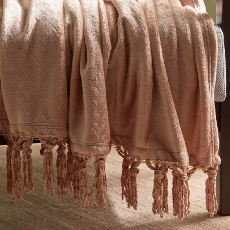 HOMEBOX | Lavish Diamond Embossed Throw - 130x180 cm | 166235457