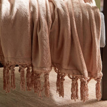 HOMEBOX | Lavish Diamond Embossed Throw - 130x180 cm | 166235457