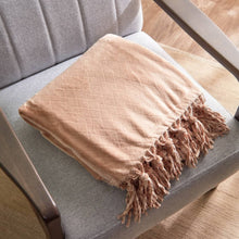 HOMEBOX | Lavish Diamond Embossed Throw - 130x180 cm | 166235457