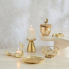 HOMEBOX | Rick Aluminium Pillar Candleholder - 8x8x9 cm | 166449236