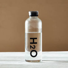 HOMEBOX | Orchid Borosilicate Glass Bottle - 1 L | 166912933