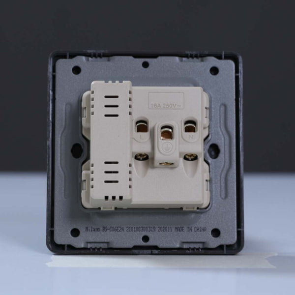 MILANO | 16A Universal Socket(2Pin+3Pin) With 2.1A U-Silver | 210100300319