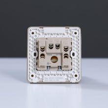 MILANO | 25A Flex Outlet Gd Ps | 210100300324