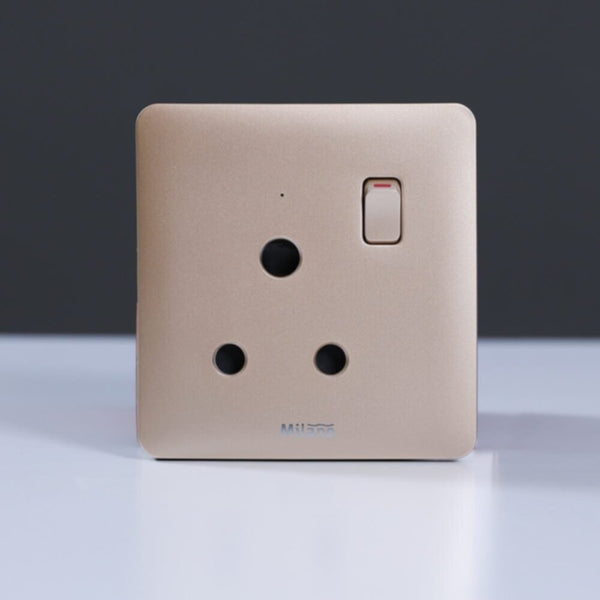 MILANO | 15A 3 Round Pin Switched Socket Gd Ps | 210100300343