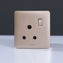 MILANO | 15A 3 Round Pin Switched Socket Gd Ps | 210100300343