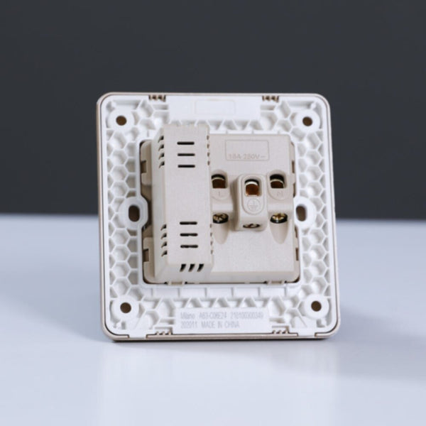 MILANO | 2 Pin & 3 Pin Universal Socket With 2.1A Us-Gold | 210100300349