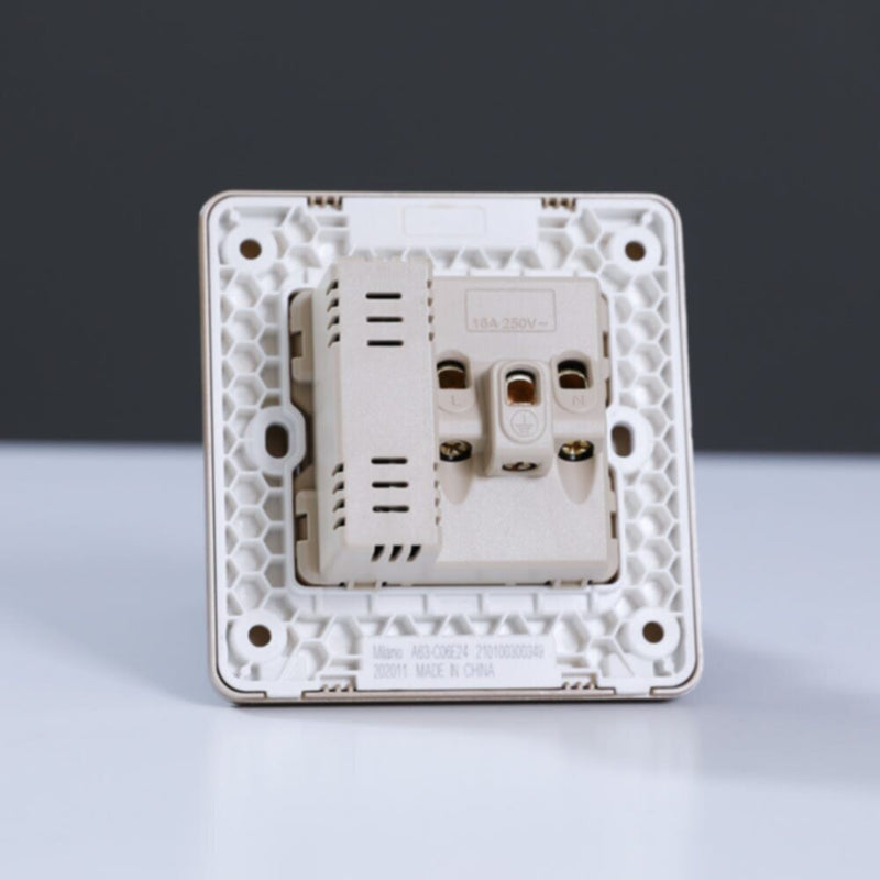 MILANO | 2 Pin & 3 Pin Universal Socket With 2.1A Us-Gold | 210100300349