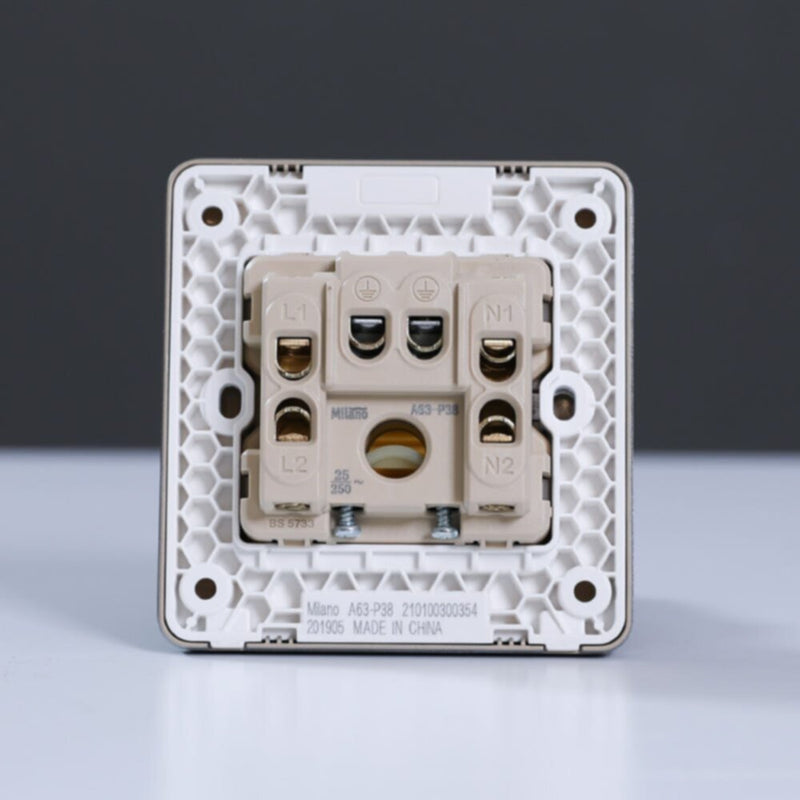 MILANO | 25A Flex Outlet Sl Ps | 210100300354