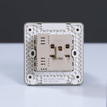 MILANO | 2 Pin & 3 Pin Universal Socket With 2.1A Us-Silver | 210100300379