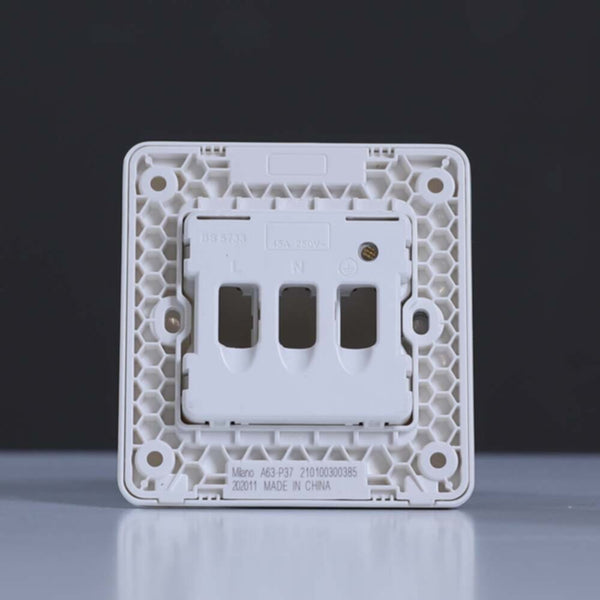 MILANO | 45A Flex Outlet Wh Ps | 210100300385
