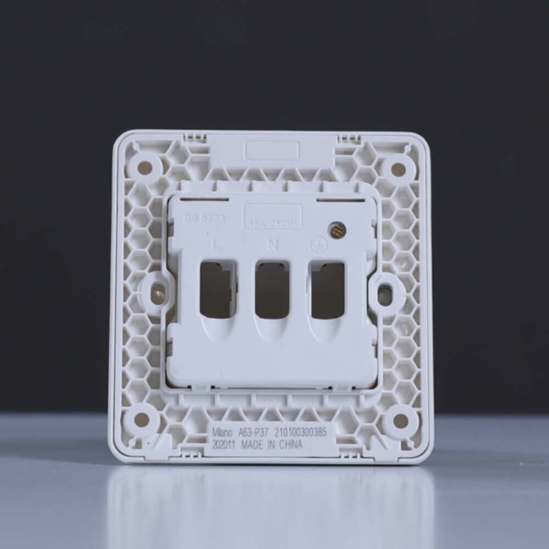 MILANO | 45A Flex Outlet Wh Ps | 210100300385