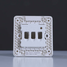 MILANO | 45A Flex Outlet Wh Ps | 210100300385