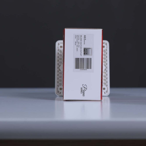 MILANO | 45A Flex Outlet Wh Ps | 210100300385