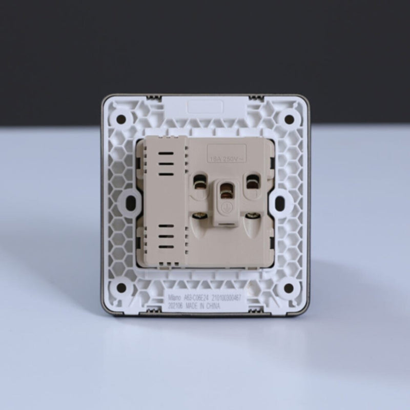 MILANO | 16A Single Universal Socket With Dual Usb | 210100300467