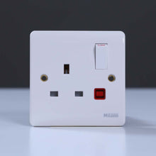 MILANO | 13A 1 Gang Switched Socket With Neon, Single | 210800600002