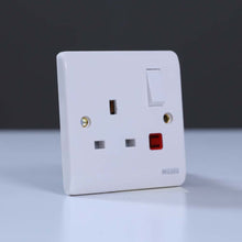 MILANO | 13A 1 Gang Switched Socket With Neon, Single | 210800600002