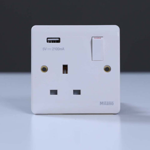MILANO | 13A 1Gang Switched Socket, 2.1 A Usb Outlet | 210800600021