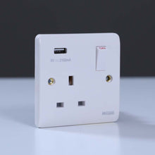 MILANO | 13A 1Gang Switched Socket, 2.1 A Usb Outlet | 210800600021