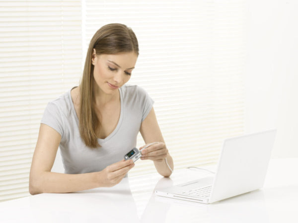 BEURER | Fingertip Pulse Oximeter, Medical Device with 4 Colored Graphic Display Formats, Grey | PO 80