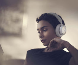 B&O | BEOPLAY HX Comfortable Wireless Over-Ear Headphones Sand | TE0167043