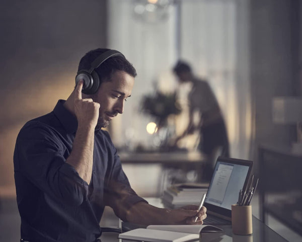 B&O | BEOPLAY HX Comfortable Wireless Over-Ear Headphones Black Anthracite | TE0165097