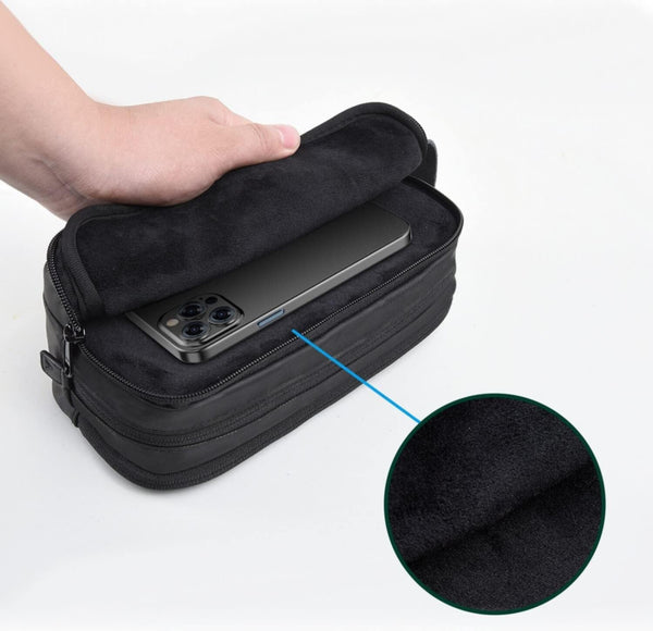 GREEN LION | Elegant Pouch Black