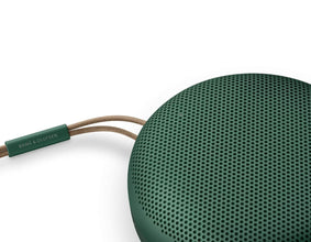 B&O | BEOSOUND A1 2ND GEN Waterproof Bluetooth Speaker with Voice Assist & Alexa Integration Green | TE0155938