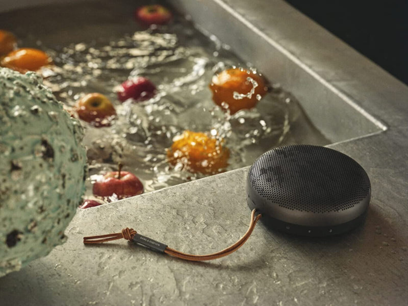B&O | BEOSOUND A1 2ND GEN Waterproof Bluetooth Speaker with Voice Assist & Alexa Integration Gen Black Anthracite | TE0155937