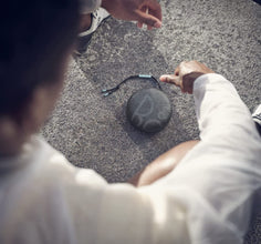 B&O | BEOSOUND A1 2ND GEN Waterproof Bluetooth Speaker with Voice Assist & Alexa Integration Anthracite Oxygen | TE0167623