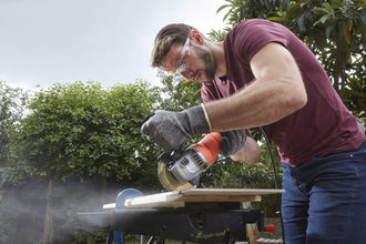 BLACK + DECKER | 710W Small Angle Grinder | BEG010-GB