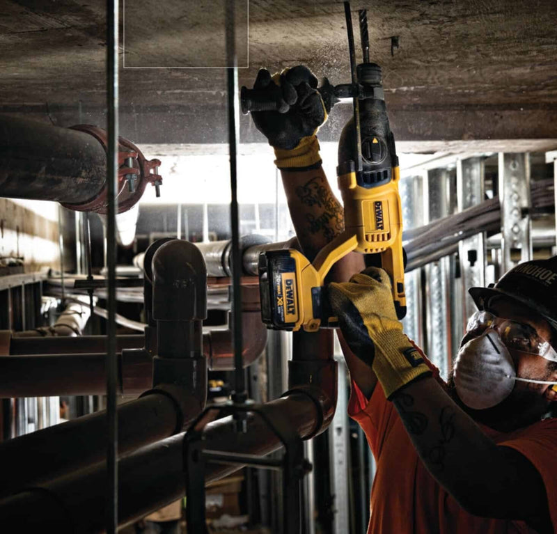 DEWALT | Brushless SDS-Plus Hammer Drill 2 Battery 4.0 Ah + Charger 18V  | DCH133M1-GB