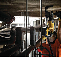 DEWALT | Brushless SDS-Plus Hammer Drill 2 Battery 4.0 Ah + Charger 18V  | DCH133M1-GB