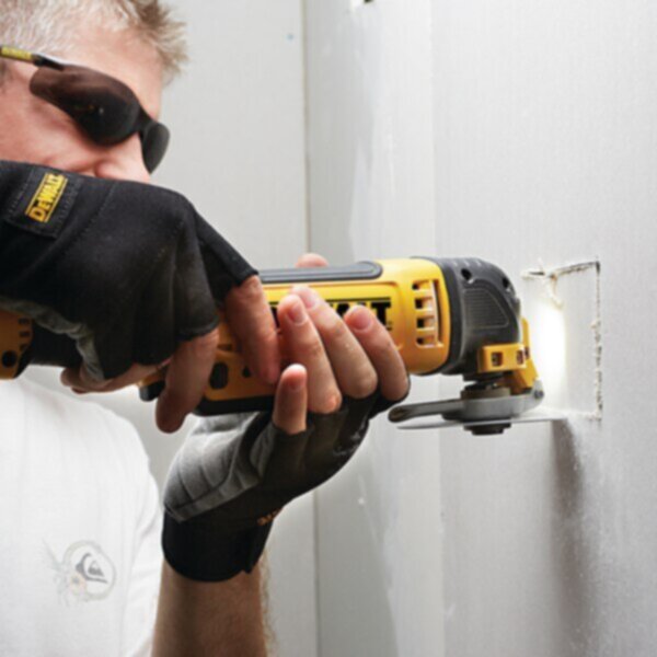 DEWALT | Brushless Multi Oscillation Tool 2 Battery 2.0 Ah + Charger 18V | DCS355D2-QW
