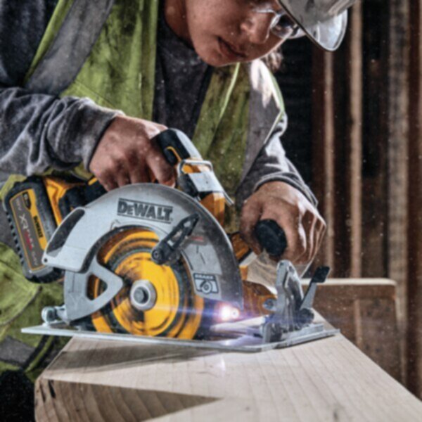 DEWALT | Brushless Circular Saw 7" 1 Battery 6.0Ah + Charger + Kit Box 18V | DCS573T1-GB