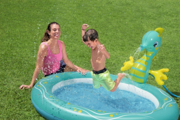 BESTWAY | Seahorse Sprinkler Pool 6â€²2" x 63" x 34"/1.88m x 1.60m x 86cm | BES115TOY01432