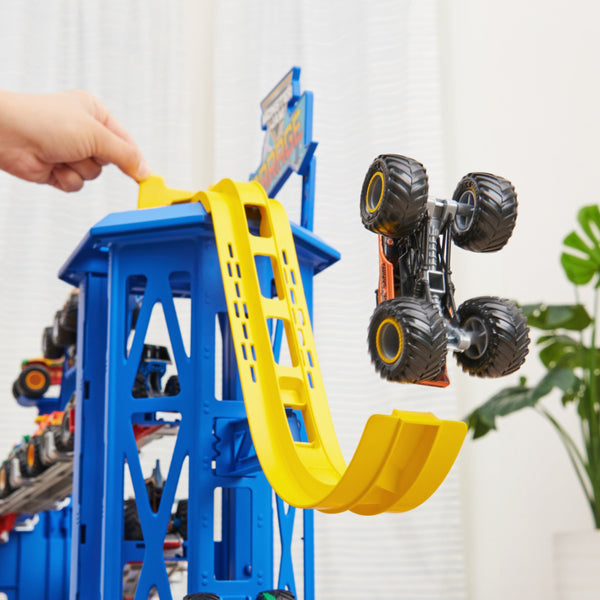 Monster Jam Garage Playset and Storage with Exclusive Grave Digger Monster Truck | IBD106TOY02712