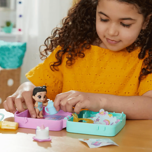 HASBRO |Baby Alive Foodie Cuties, Party Series 2, Surprise Toy, 3-Inch Doll for Kids 3 and Up, 10 Surprises in Portable Case | HSO106TOY01344