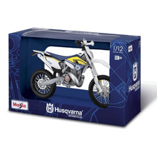 MAISTO | 1:12 Motorcycle Toy With Stand 27 Husqvarna FE501 | MAI115TOY00662