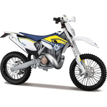 MAISTO | 1:12 Motorcycle Toy With Stand 27 Husqvarna FE501 | MAI115TOY00662