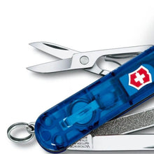 VICTORINOX | Swiss Army Knives | Signature Lite 7 Function Multi Pocket Utility Knife | 0.6228.T2