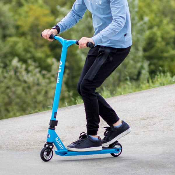 MICRO | Mx Ramp Beginner Stunt Scooter Cyan SA0192 | 44000192