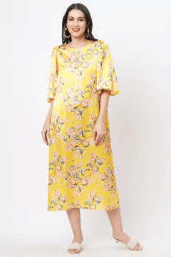 # كن | سافانا أصفر | فستان كبير الحجم بطبعة زهور الكناري لتاريخ باللون الأصفر في المساء