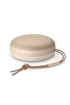 B&O | مكبر صوت بلوتوث مقاوم للماء BEOSOUND A1 2ND GEN مع مساعد صوت وتكامل Alexa Gold Tone | TE0158893